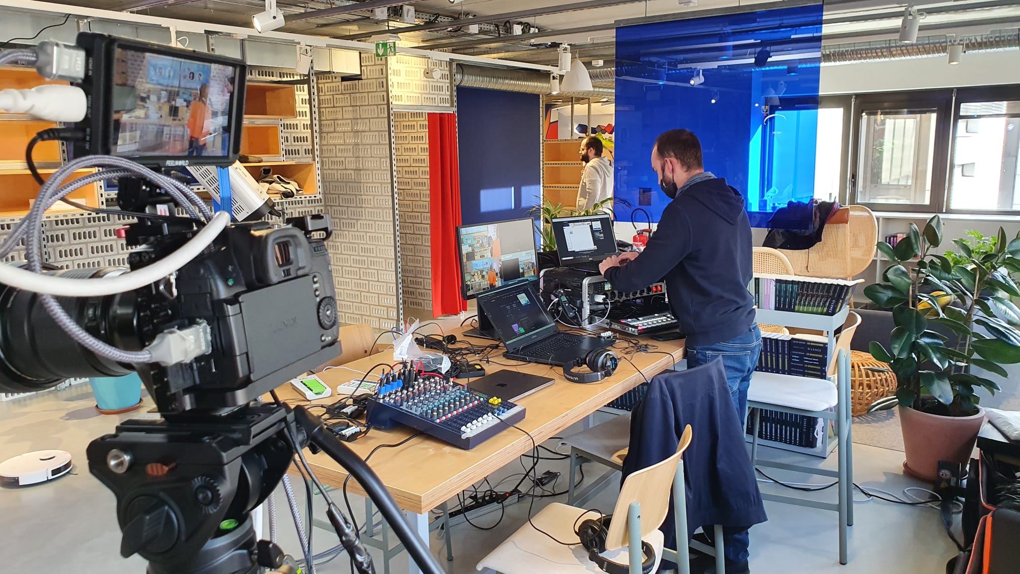 How to Create a Winning Intro for Your Live Shopping Sessions