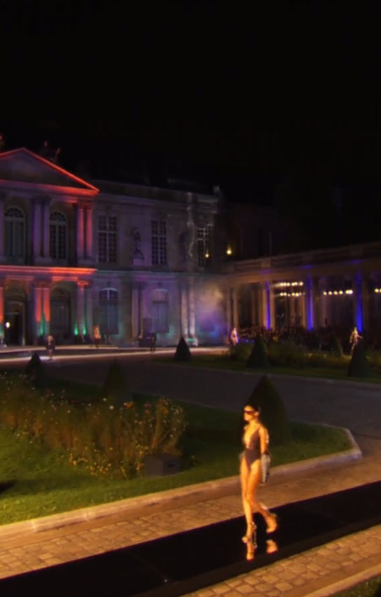 Improving Your Live Shopping Experience with Emotions